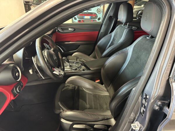 Alfa Romeo Giulia Quadrifoglio 2.9 biturbo 510cv - immagine 10
